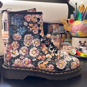 Dr. Martens Vintage Floral Pascal Boots